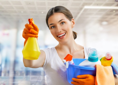 Professional cleaner in Pimlico preparing a kitchen